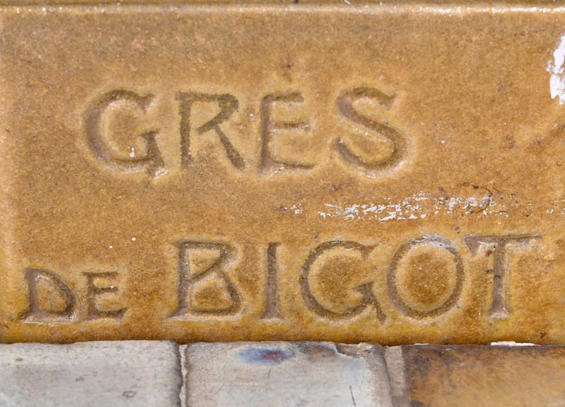 Cheminée en grès émaillé, signée “Grès de Bigot”, Cheminée en grès émaillé, signée “Grès de Bigot”, -11