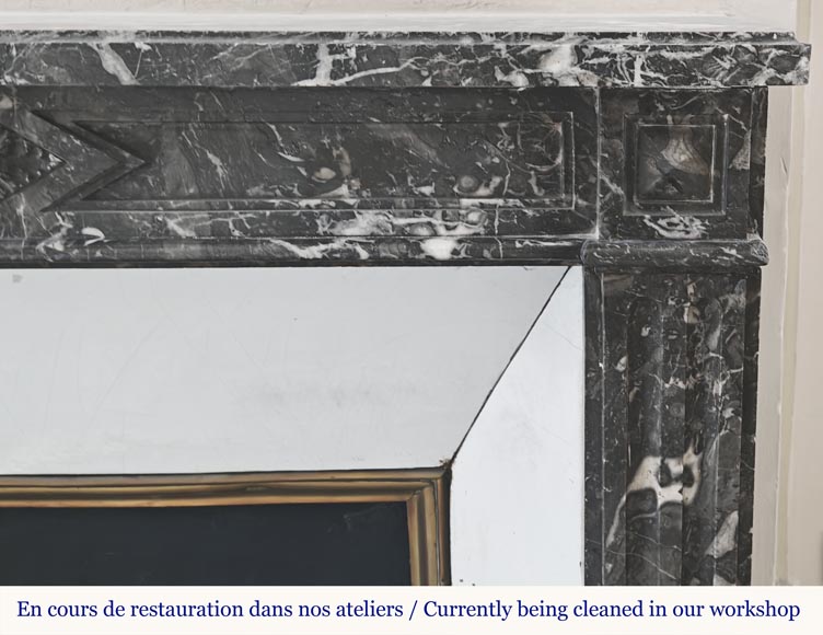 Cheminée d'époque Louis XVI en marbre gris Saint Anne Cheminée d'époque Louis XVI en marbre gris Saint Anne-5