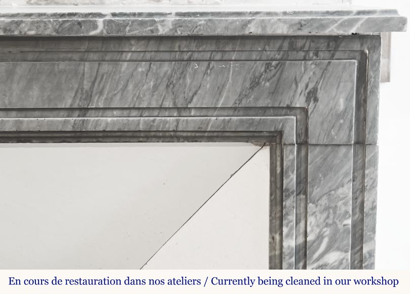 Cheminée d'époque Louis XVI en marbre bleu turquin, au décor de moulure Cheminée d'époque Louis XVI en marbre bleu turquin, au décor de moulure-6