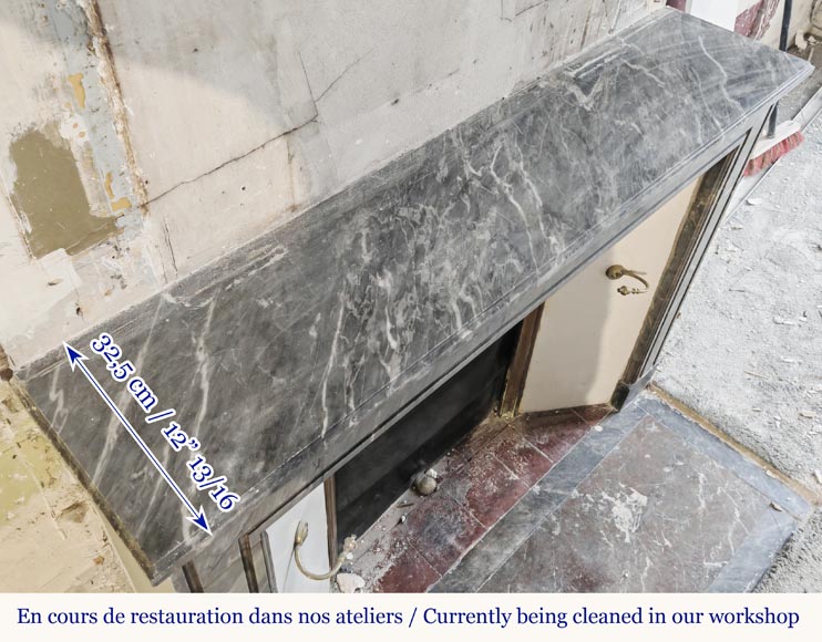 Cheminée d'époque Louis XVI en marbre bleu turquin, au décor de moulure Cheminée d'époque Louis XVI en marbre bleu turquin, au décor de moulure-9