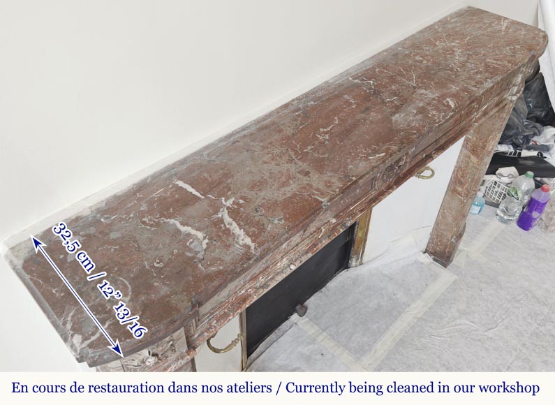 Cheminée d'époque Louis XVI en marbre rouge du nord, légèrement galbée Cheminée d'époque Louis XVI en marbre rouge du nord, légèrement galbée-9