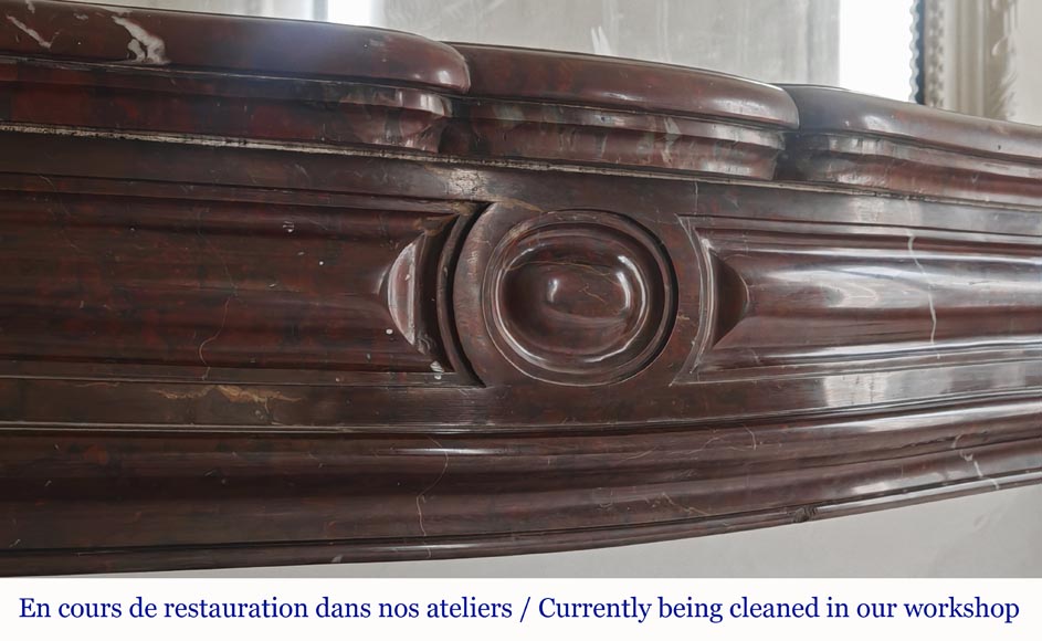 Cheminée galbée de style Louis XV modèle Pompadour, en marbre griotte Cheminée galbée de style Louis XV modèle Pompadour, en marbre griotte-2