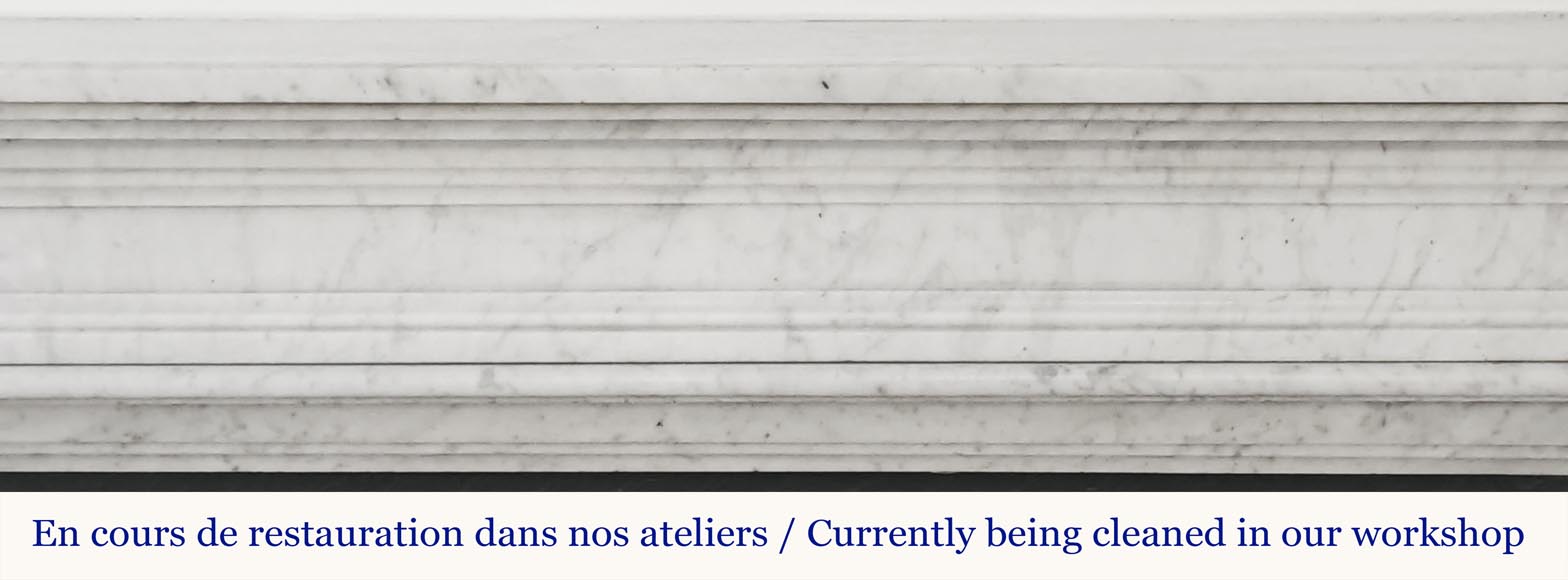 Cheminée de style Louis XVI à cannelure, en marbre de Carrare Cheminée de style Louis XVI à cannelure, en marbre de Carrare-1