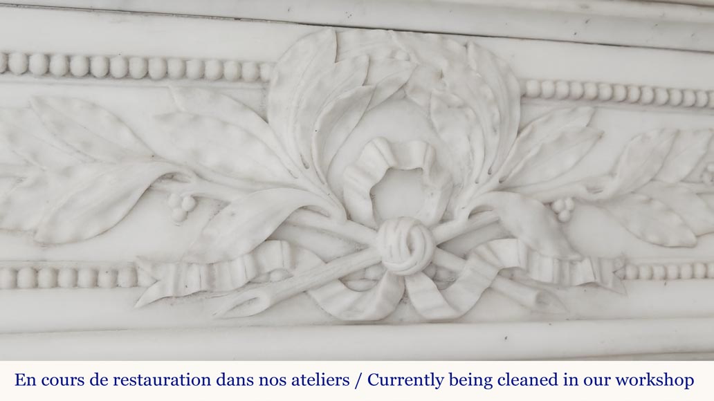 Cheminée galbée de style Louis XVI à décor de perlé, en marbre demi statuaire Cheminée galbée de style Louis XVI à décor de perlé, en marbre demi statuaire-2