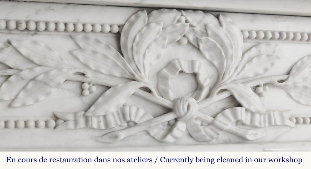 Cheminée galbée de style Louis XVI à décor de perlé, en marbre demi statuaire Cheminée galbée de style Louis XVI à décor de perlé, en marbre demi statuaire-2