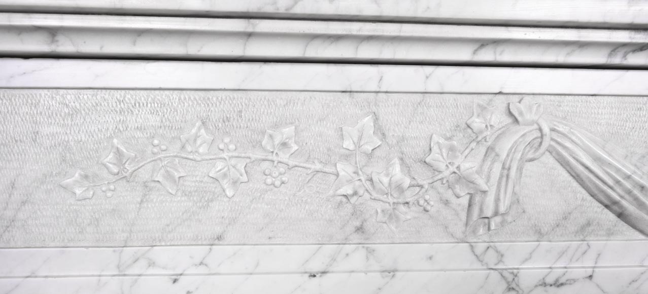 Cheminée d'époque Louis XVI à décor de fruits sculptés, en marbre de Carrare veiné Cheminée d'époque Louis XVI à décor de fruits sculptés, en marbre de Carrare veiné-3