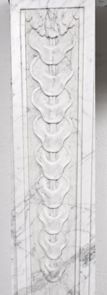 Cheminée d'époque Louis XVI à décor de fruits sculptés, en marbre de Carrare veiné Cheminée d'époque Louis XVI à décor de fruits sculptés, en marbre de Carrare veiné-8