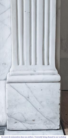 Cheminée de style Louis XVI en marbre demi statuaire, décorée d'une fleur de tournesol Cheminée de style Louis XVI en marbre demi statuaire, décorée d'une fleur de tournesol-7