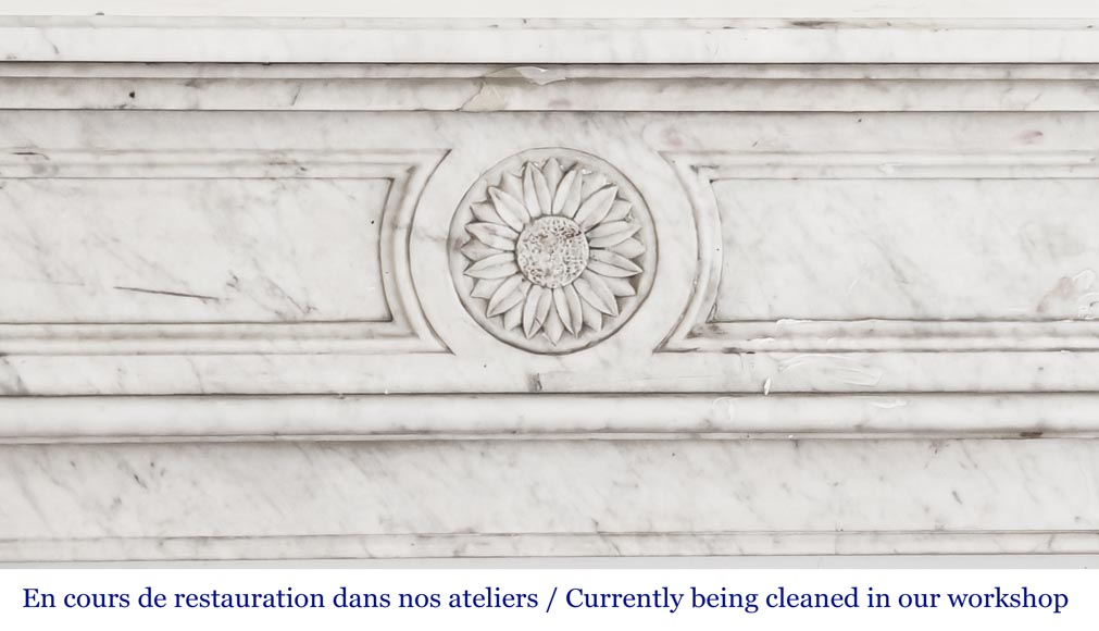 Cheminée de style Louis XVI ornée d'un tournesol, en marbre de Carrare Cheminée de style Louis XVI ornée d'un tournesol, en marbre de Carrare-1