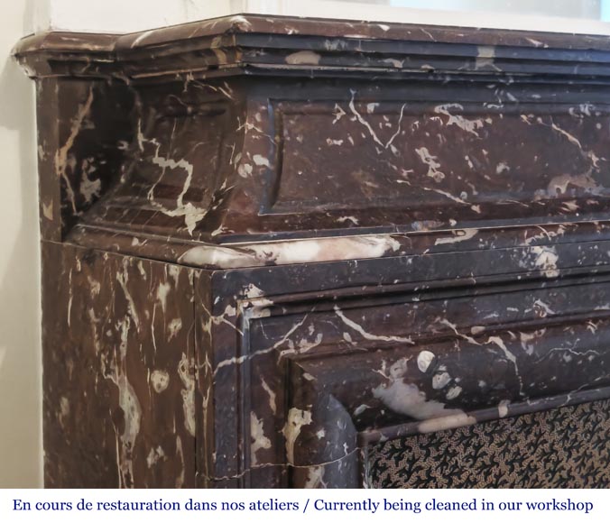 Cheminée de style Louis XIV à acrotère, en marbre Rouge du Nord Cheminée de style Louis XIV à acrotère, en marbre Rouge du Nord-3