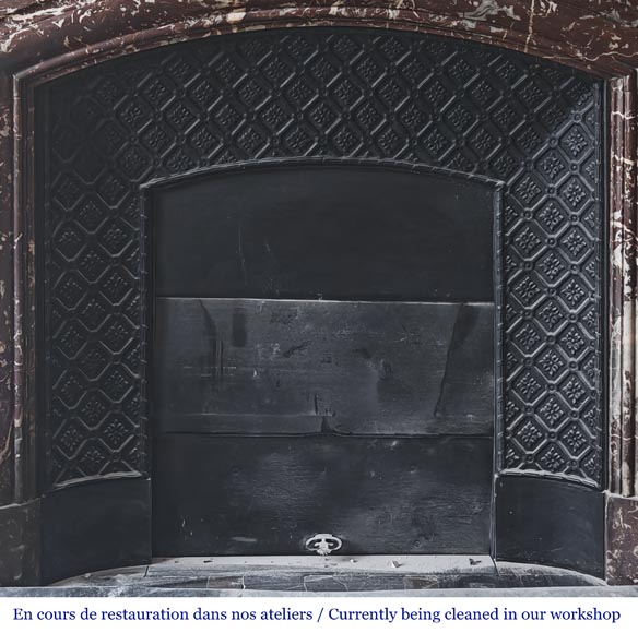 Cheminée de style Louis XVI à acrotère en marbre Rouge du Nord Cheminée de style Louis XVI à acrotère en marbre Rouge du Nord-8