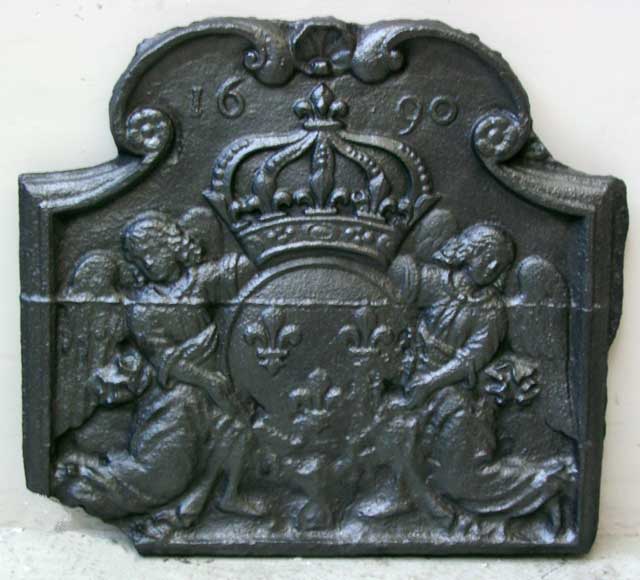 Plaque de cheminée datée de 1690 Plaque de cheminée datée de 1690-0