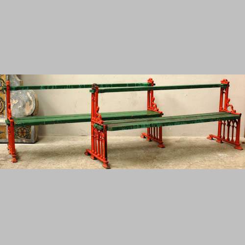 Paire de bancs néo-gothiques de 1860