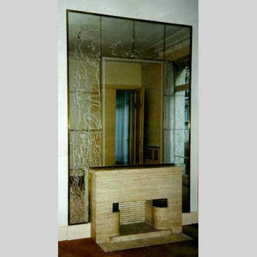 Cheminée en travertin de 1940 avec mur de miroirs