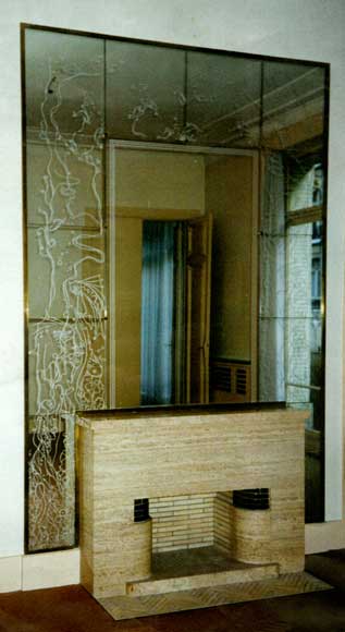 Cheminée en travertin de 1940 avec mur de miroirs Cheminée en travertin de 1940 avec mur de miroirs-0