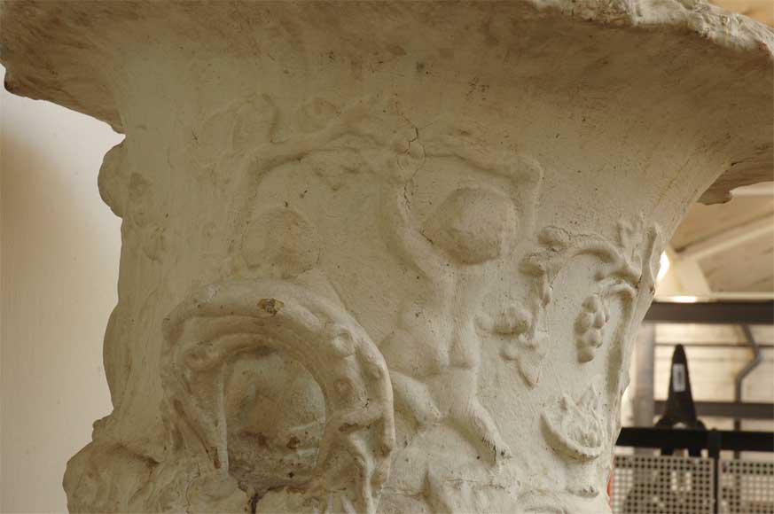 Paire de vases en plomb aux putti du XIXè siècle Paire de vases en plomb aux putti du XIXè siècle-10