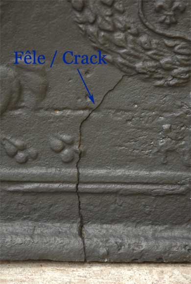 Plaque de cheminée aux armes de France et de Navarre datée de 1613 Plaque de cheminée aux armes de France et de Navarre datée de 1613-4