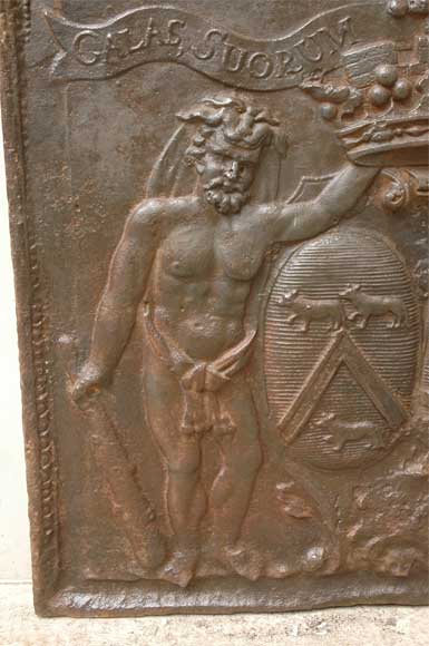 Plaque de cheminée ancienne aux armes de la famille de Jannel de Belval Plaque de cheminée ancienne aux armes de la famille de Jannel de Belval-3