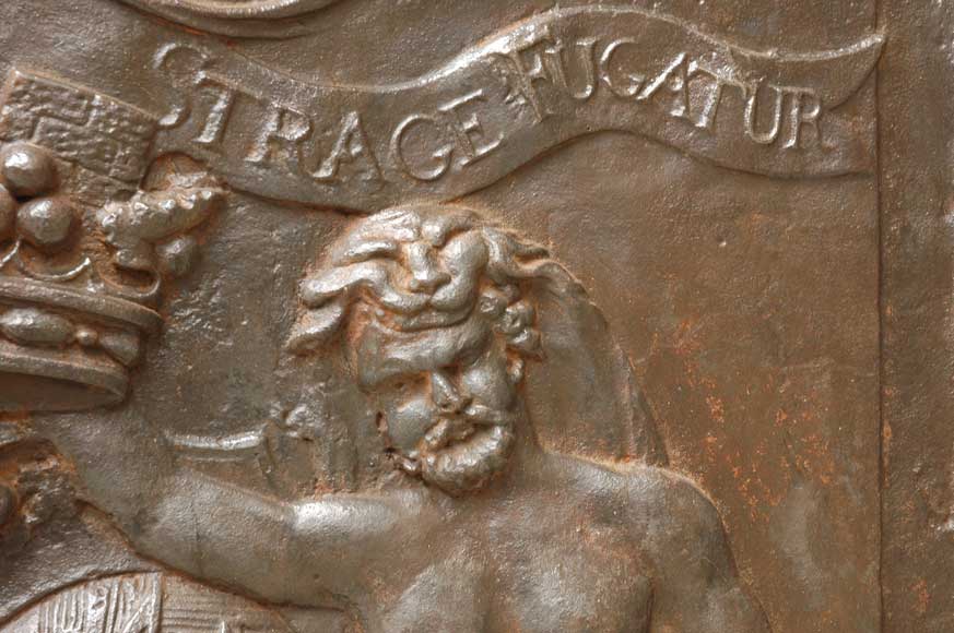 Plaque de cheminée ancienne aux armes de la famille de Jannel de Belval Plaque de cheminée ancienne aux armes de la famille de Jannel de Belval-6