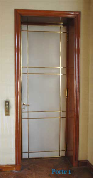 Série de quatre portes en cuir et laiton Série de quatre portes en cuir et laiton-0