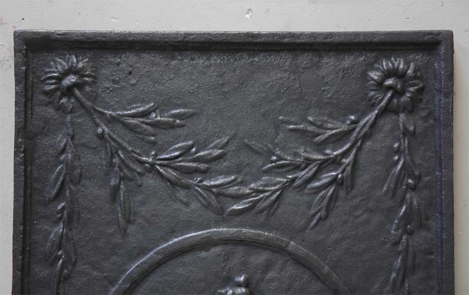 Plaque de cheminée ancienne à la danseuse Plaque de cheminée ancienne à la danseuse-2