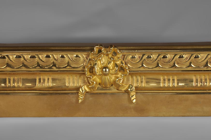 Barre de chenêts ancienne aux sphinges, en bronze redoré Barre de chenêts ancienne aux sphinges, en bronze redoré-1