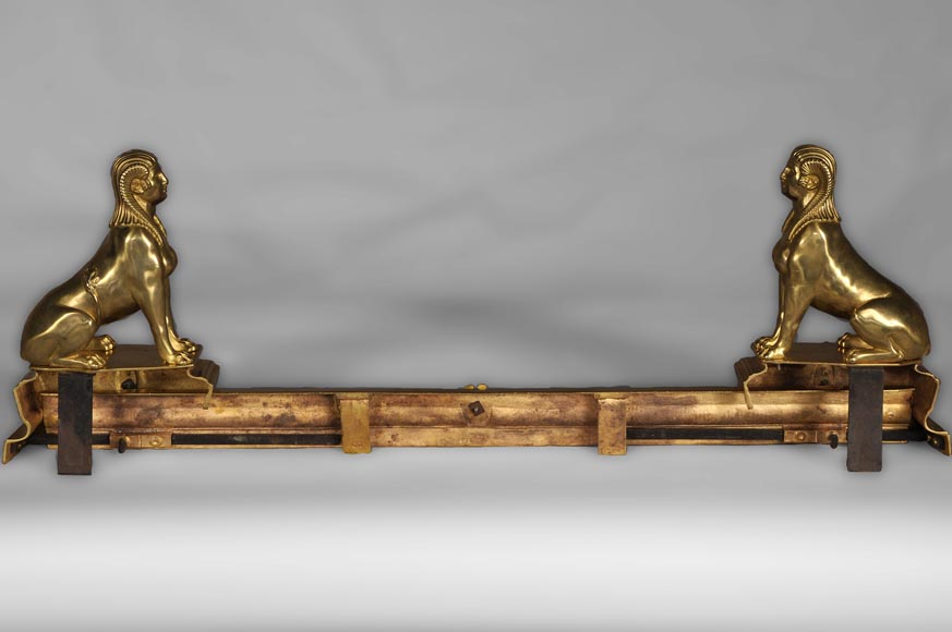 Barre de chenêts ancienne aux sphinges, en bronze redoré Barre de chenêts ancienne aux sphinges, en bronze redoré-6