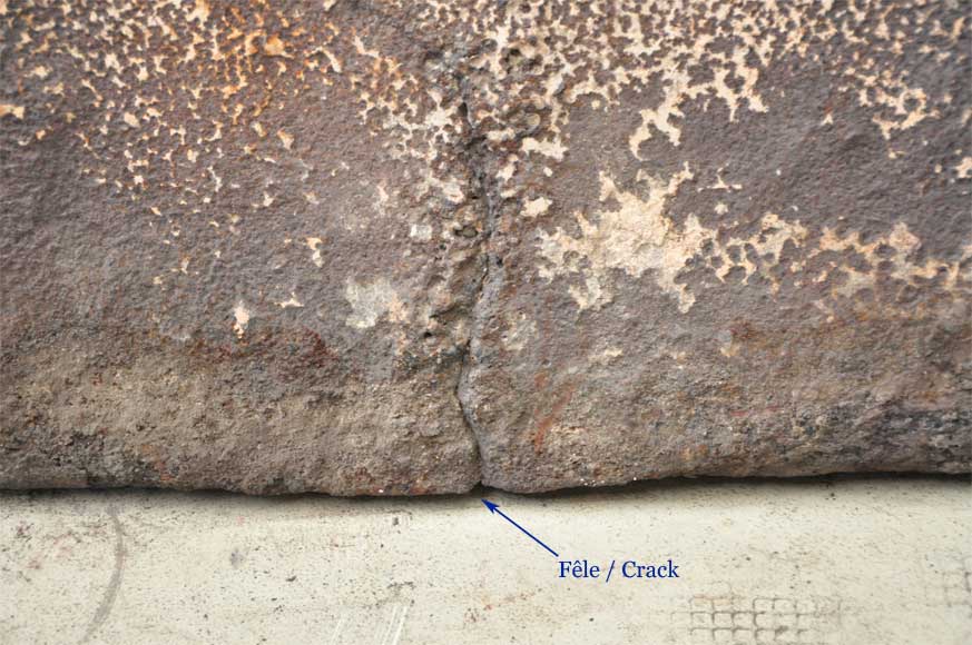 Plaque de cheminée ancienne aux armes de chevaliers Plaque de cheminée ancienne aux armes de chevaliers-9