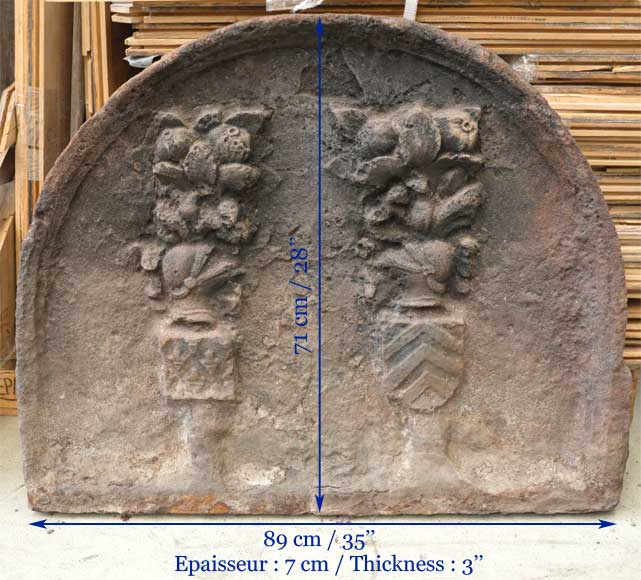 Plaque de cheminée ancienne aux armes de chevaliers Plaque de cheminée ancienne aux armes de chevaliers-10