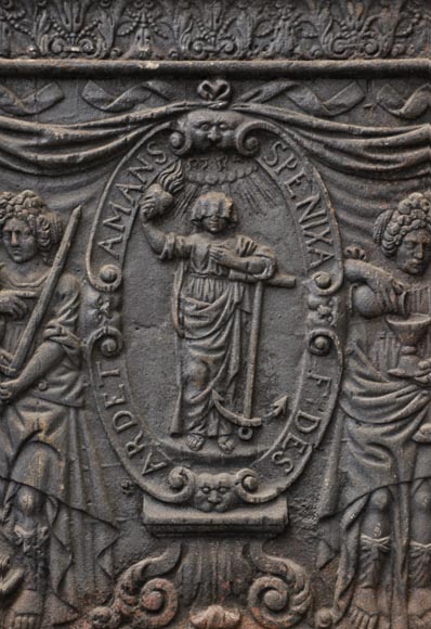 Grande plaque de cheminée ancienne à décor janséniste Grande plaque de cheminée ancienne à décor janséniste-1