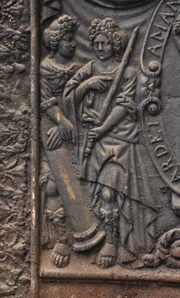 Grande plaque de cheminée ancienne à décor janséniste Grande plaque de cheminée ancienne à décor janséniste-4