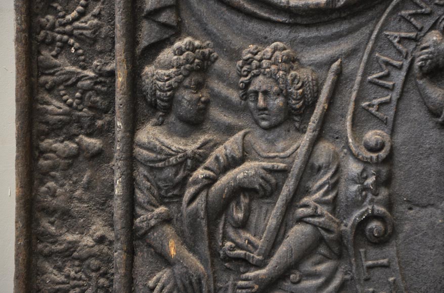 Grande plaque de cheminée ancienne à décor janséniste Grande plaque de cheminée ancienne à décor janséniste-5