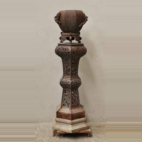 Grande jardinière ancienne de style chinoisante en fonte de fer ajourée