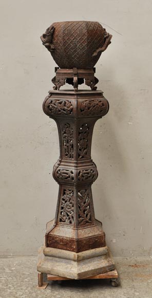 Grande jardinière ancienne de style chinoisante en fonte de fer ajourée Grande jardinière ancienne de style chinoisante en fonte de fer ajourée-0