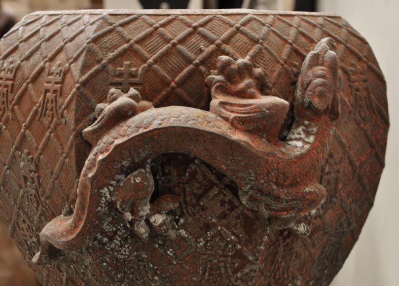 Grande jardinière ancienne de style chinoisante en fonte de fer ajourée Grande jardinière ancienne de style chinoisante en fonte de fer ajourée-6