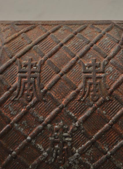 Grande jardinière ancienne de style chinoisante en fonte de fer ajourée Grande jardinière ancienne de style chinoisante en fonte de fer ajourée-7