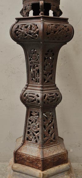 Grande jardinière ancienne de style chinoisante en fonte de fer ajourée Grande jardinière ancienne de style chinoisante en fonte de fer ajourée-10