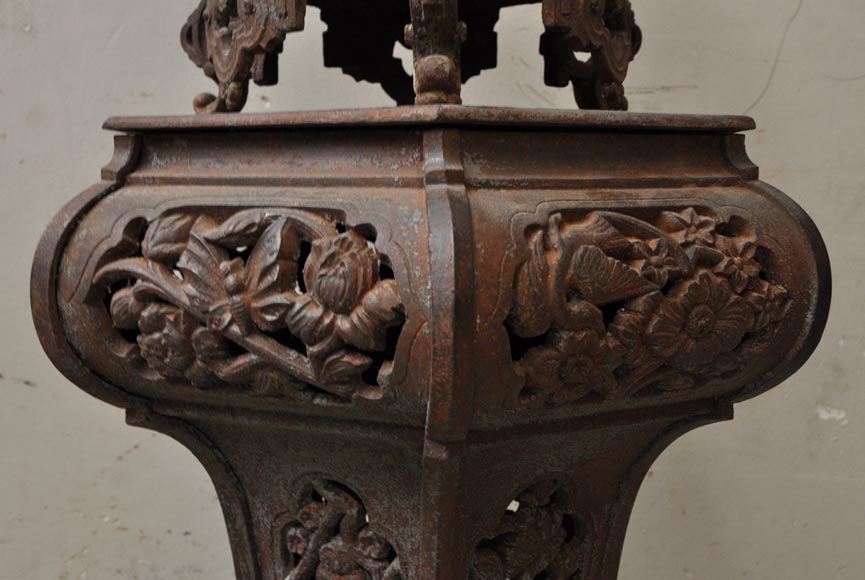 Grande jardinière ancienne de style chinoisante en fonte de fer ajourée Grande jardinière ancienne de style chinoisante en fonte de fer ajourée-11