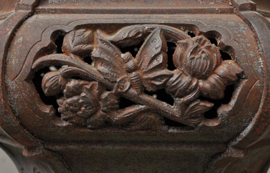 Grande jardinière ancienne de style chinoisante en fonte de fer ajourée Grande jardinière ancienne de style chinoisante en fonte de fer ajourée-12