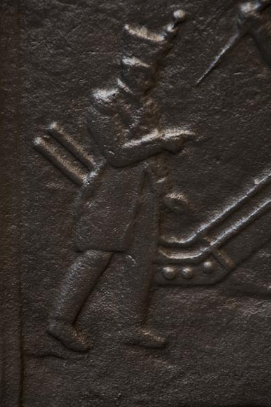 Plaque de cheminée à décor de soldats napoléoniens au combat Plaque de cheminée à décor de soldats napoléoniens au combat-2