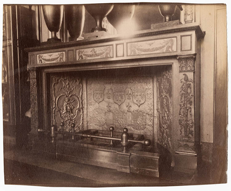 Plaque De Cheminée Intemporelle En Fonte - The Antique Fireplace Bank