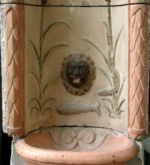 Fontaine provençale du XVIIIè siècle en pierre sculptée.-2