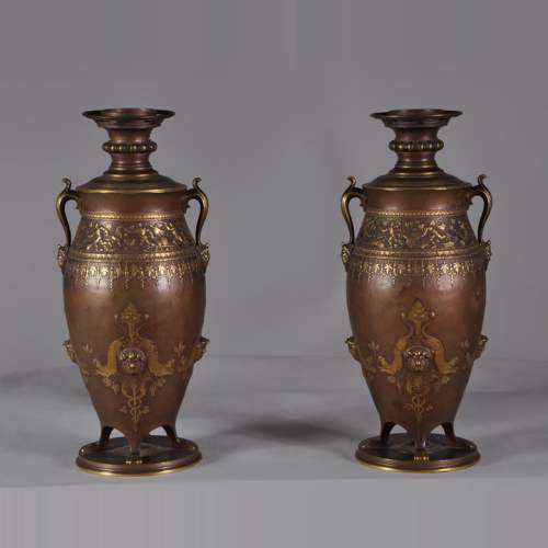 Ferdinand LEVILLAIN (1837 - 1905) Paire de lampes Napoléon III à double patine or et brune
