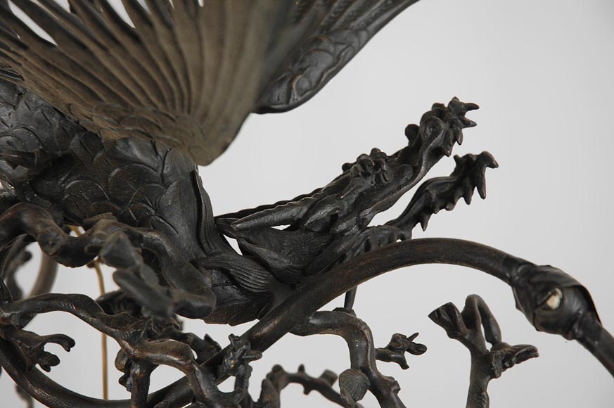 Lustre en bronze à patine brune à décor de dragon en vol et branches de cerisier en fleurs-2