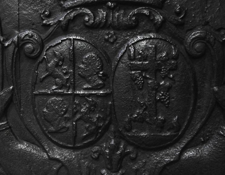 Plaque de cheminée ancienne aux armes d'alliance de Gilles Brunet, Marquis de la Palisse, et de Françoise-Suzanne Bignon-1