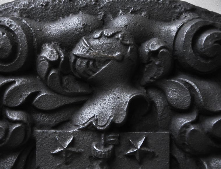 Belle plaque de cheminée cintrée aux Armes de la ville de Paris-1