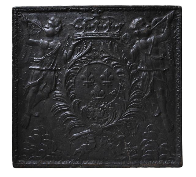 plaque de cheminée en fonte de fer scène romantique aux angelots .XIX siècle