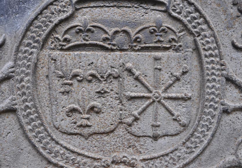 Belle plaque de cheminée ancienne du XVIIIè siècle aux Armes de France et de Navarre-1