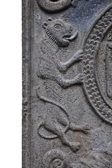 Belle plaque de cheminée ancienne du XVIIIè siècle aux Armes de France et de Navarre-3