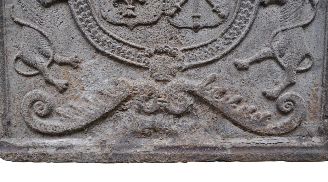 Belle plaque de cheminée ancienne du XVIIIè siècle aux Armes de France et de Navarre-5